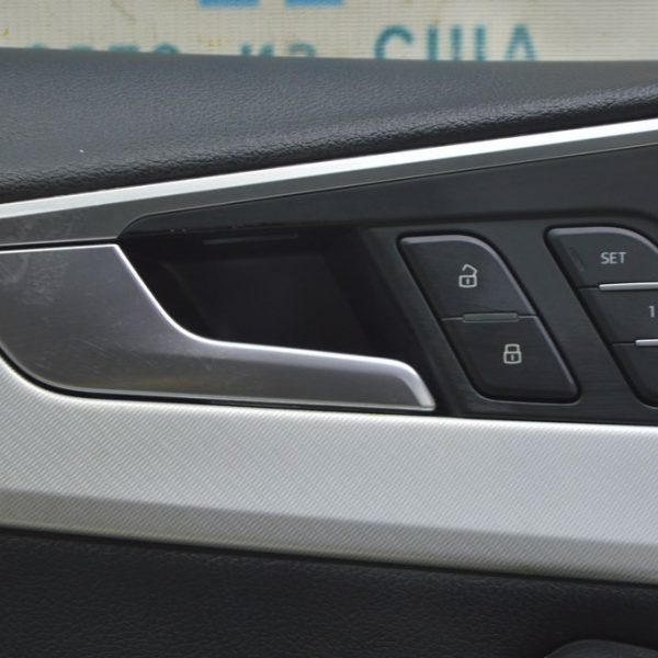Ручка двери внутренняя передняя левая Audi A4 B9 17- хром, с подсветкой 8W0837019C 4PK