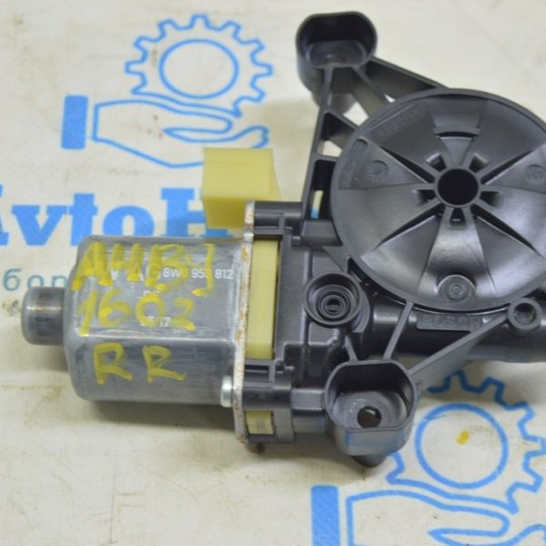 Мотор стеклоподъемника задний правый Audi A4 B9 17- 8W0959812
