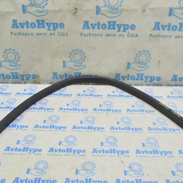 Уплотнитель решетки дворников Audi A4 B9 17- 8W0823723A