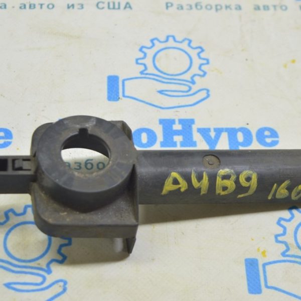 Кронштейн радиатора нижний левый Audi A4 B9 17- 2.0T (02) 8W0805201