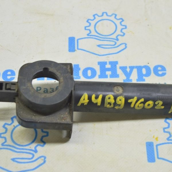 Кронштейн радиатора нижний правый Audi A4 B9 17- 2.0T (02) 8W0805201