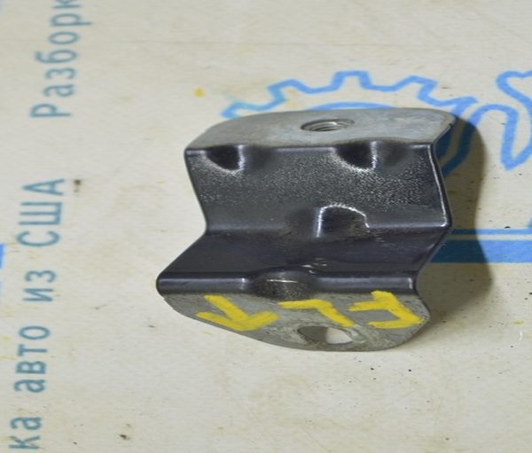 Кронштейн крыла центральный левый Audi A4 B9 17- большой 8W0-821-471