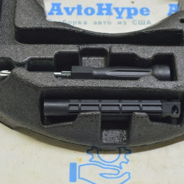 Съемник заднего фонаря Audi A4 B9 17- 8X0012259