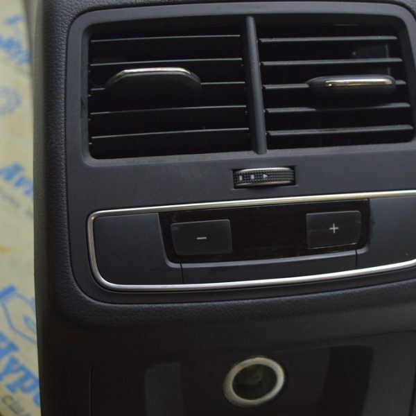 Дефлектор воздуховода центральной консоли Audi A4 B9 17- 8W0-819-203-B-6PS