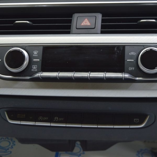 Блок кнопок передней панели Audi A4 B9 17- черный (02) 8W0925301AT5PR