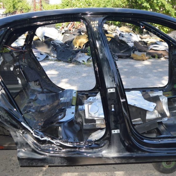 Стойка кузова центральная правая Audi A4 B9 17- (02) 8W5809848