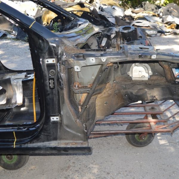 Четверть передняя правая Audi A4 B9 17- черная (02) 8W0803104