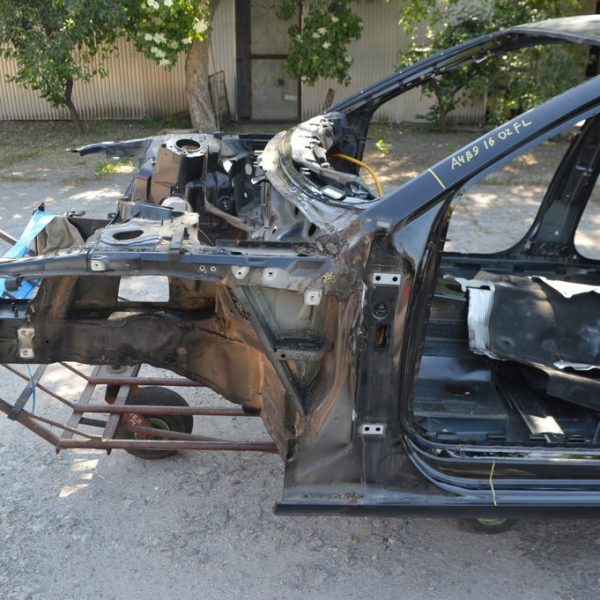 Четверть передняя левая Audi A4 B9 17- черная (02) 8W0803103