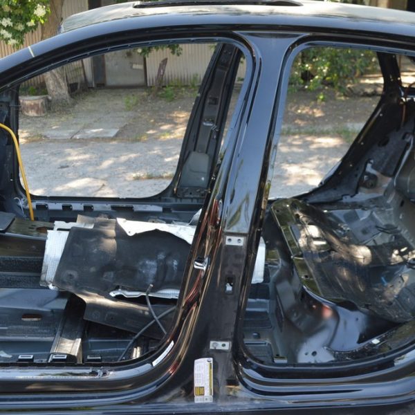 Стойка кузова центральная левая Audi A4 B9 17- (02) 8W5809847