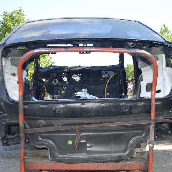 Задняя панель Audi A4 B9 17- черная (02) 8W5813307A