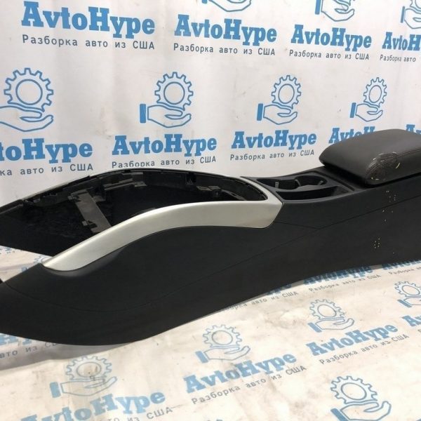 Консоль центральная (подлокотник и подстаканники) Audi A4 B8 13-16 рест кожа черн (01) деф. 8K0-864-981-D