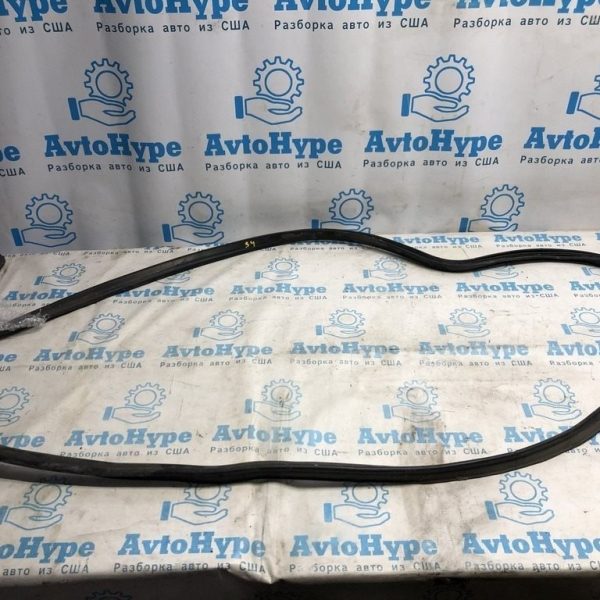 Уплотнитель дверного проема зад лев Audi A4 B8 08-16 седан 8K5-833-721-K