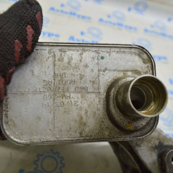 Масляный охладитель двигателя Audi A6 C7 16-18 рест 2.0 06L-117-021-E