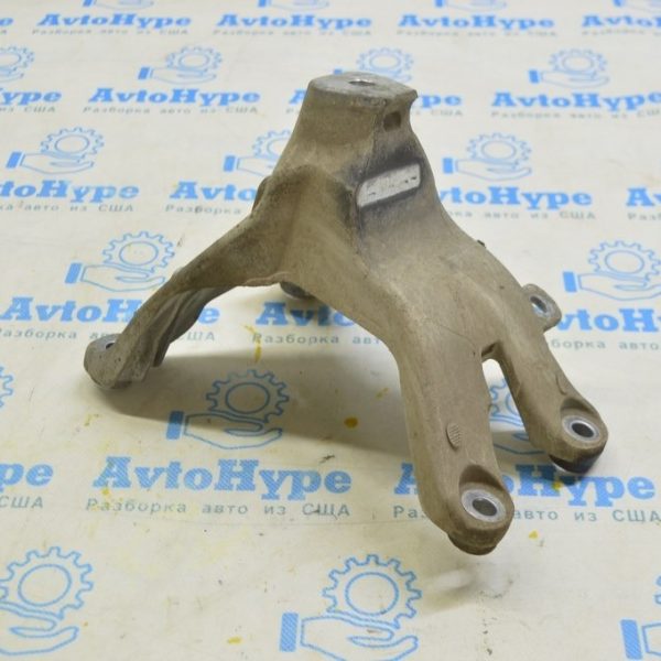 Кронштейн подушки двигателя правый Audi A6 C7 12-15 дорест 2.0 FWD 8K0 199 308 BD