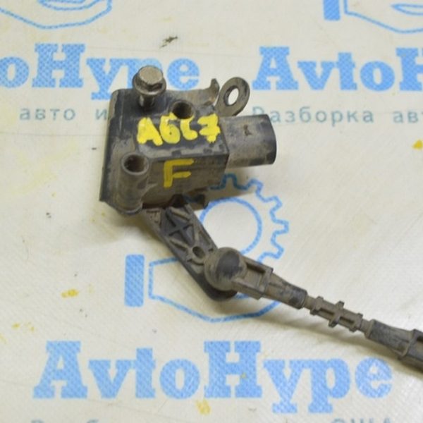 Датчик положения кузова с тяжкой передний Audi A6 C7 12-18 без пневмы 4H0-941-285-H