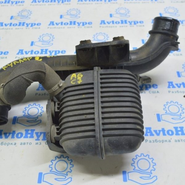 Патрубок интеркулера левый средний Audi A6 C7 12-18 2.0 с резонатором турбины 4G0-145-673-Q