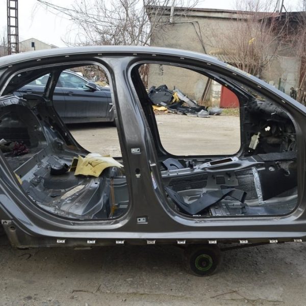 Стойка кузова центральная правая Audi A6 C7 12-18 (01) на кузове 4G0-810-074-J