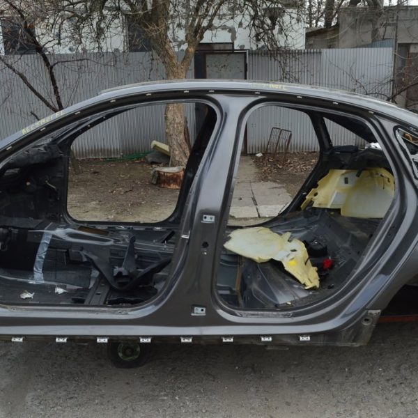 Стойка кузова центральная левая Audi A6 C7 12-18 (01) на кузове 4G0-810-073-J