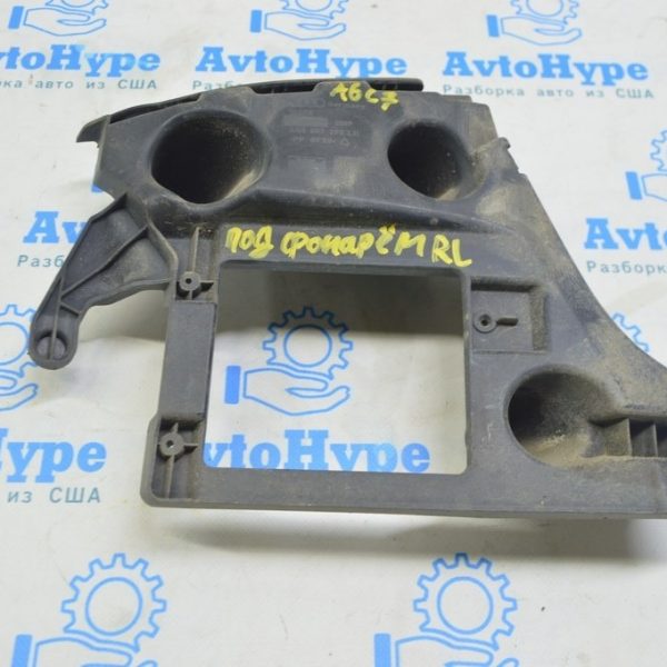 Крепление заднего бампера под фонарем левое Audi A6 C7 12-15 дорест 4G5-807-393