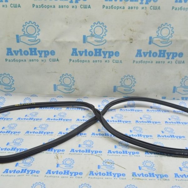 Уплотнитель дверного проема передний левый Audi A6 C7 12-18 4G0-831-721-A