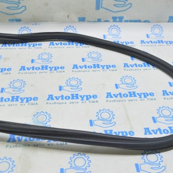 Уплотнитель дверного проема передний правый Audi A6 C7 12-18 4G0-831-721-A