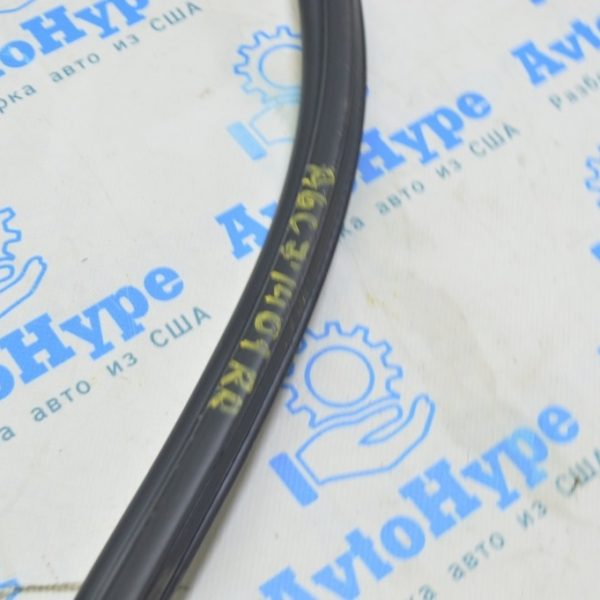 Уплотнитель дверного проема задний правый Audi A6 C7 12-18 4G5-833-721-A