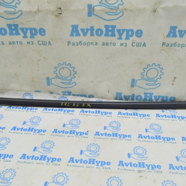 Молдинг дверь-стекло центральный перед прав Ford Focus mk3 11-18 мат BM5Z-5821452-A