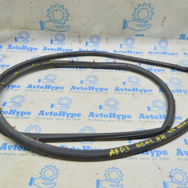 Уплотнитель двери зад прав Audi A8 D3 03-09 long 4E4839912F