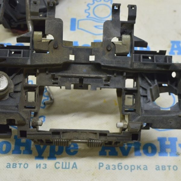 Механизм ручки двери перед лев Audi A8 D3 03-09 4E0839885E