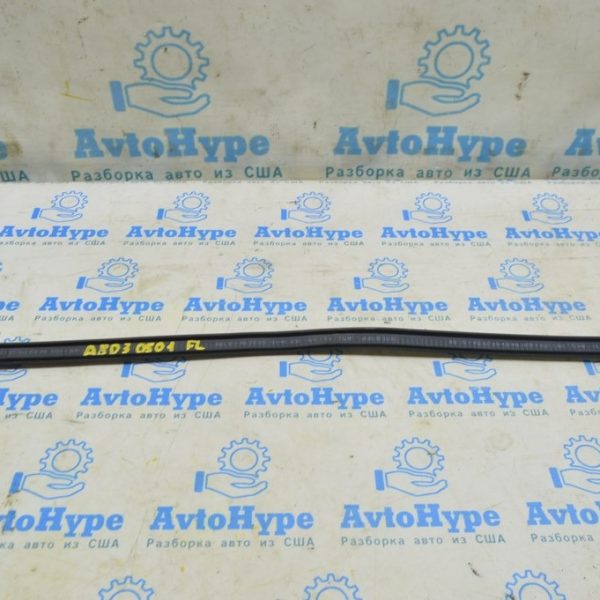 Уплотнитель стекла центральный перед лев Audi A8 D3 03-09 4E0837439