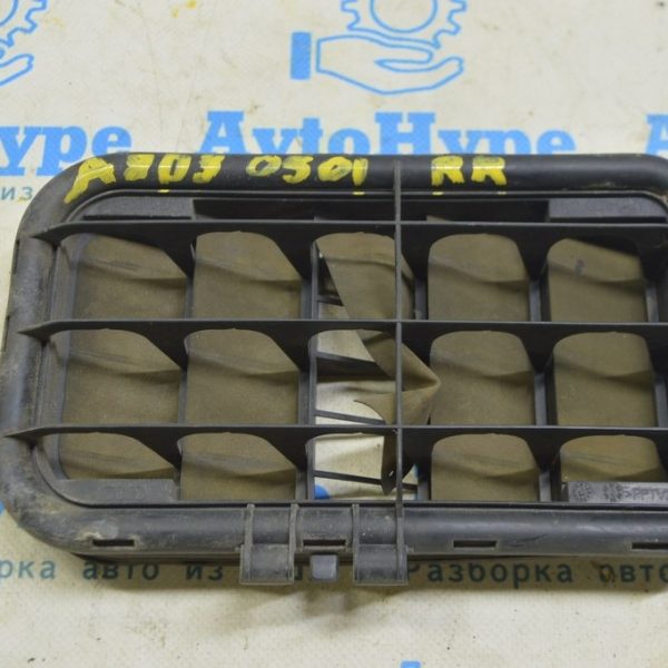 Щиток вентиляции правый Audi A8 D3 03-09 (01) надрыв 4E0-819-181-C