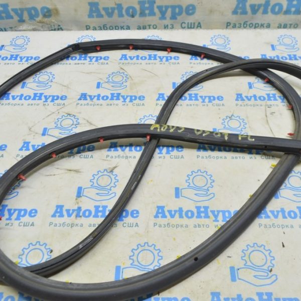 Уплотнитель двери перед лев Audi A8 D3 03-09 4E0837911L