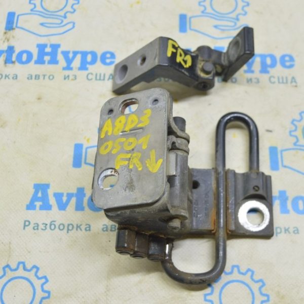 Петля двери нижняя перед прав Audi A8 D3 03-09 4E0831412C