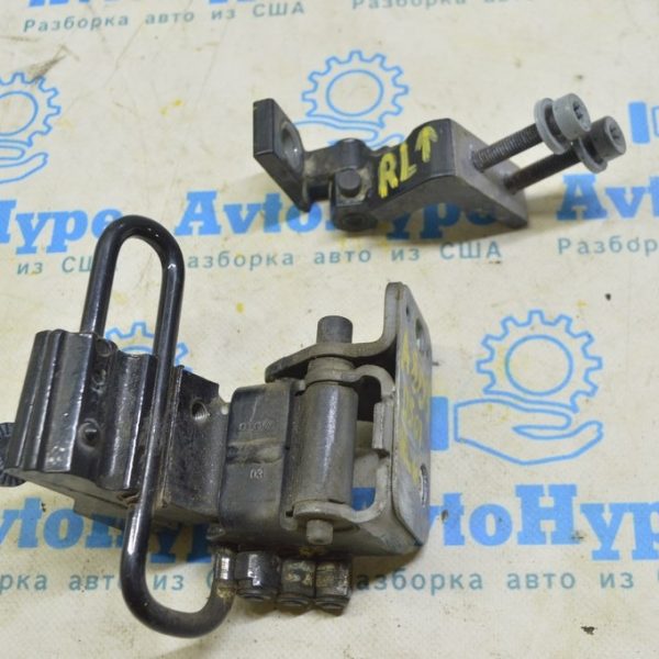 Петля двери нижняя зад лев Audi A8 D3 03-09 4E0833411E