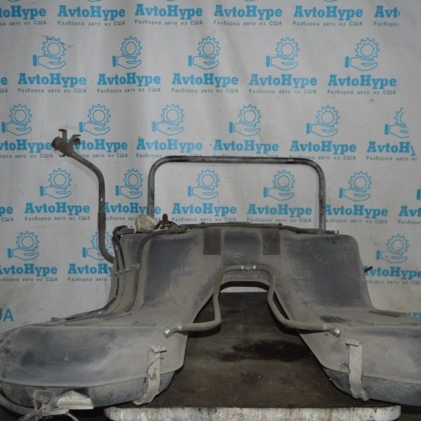 Топливный бак Audi A8 D3 03-09 с горловиной (01) сломан фитинг 4E0201060D