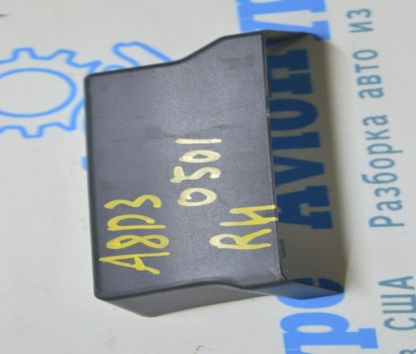 Накладка центральной стойки внешняя правая Audi A8 D3 03-09 нижняя 4E0-853-590-C-4PK