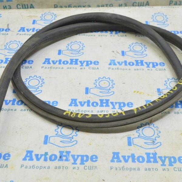 Уплотнитель капота перед Audi A8 D3 03-09 4E0823731A