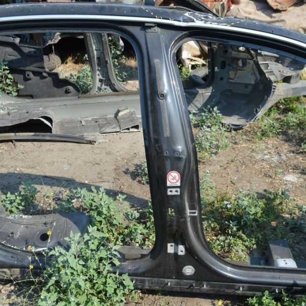 Стойка кузовная центральная правая Audi A8 D3 03-09 синяя (01) 4E4809220E