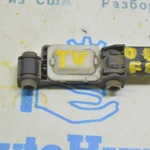 Датчик подушки безопасности перед лев Audi A8 D3 03-09 на телевизоре 8E0959651B