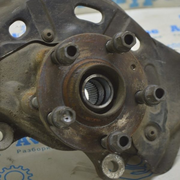 Ступица перед прав Audi A8 D3 03-09 (01) 4E0407613C