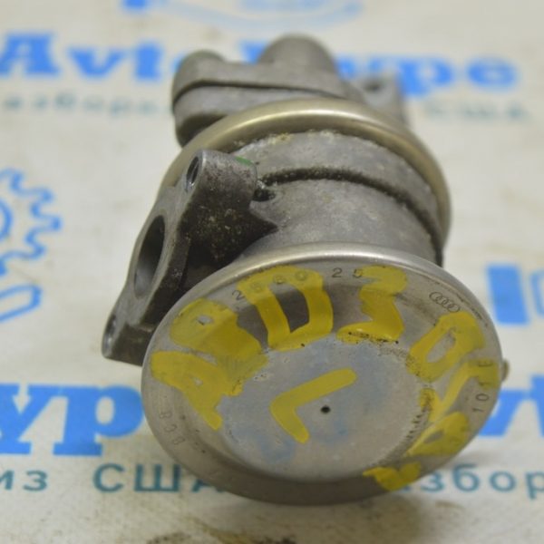 Клапан ЕГР левый Audi A8 D3 03-09 3.0 06C131101E