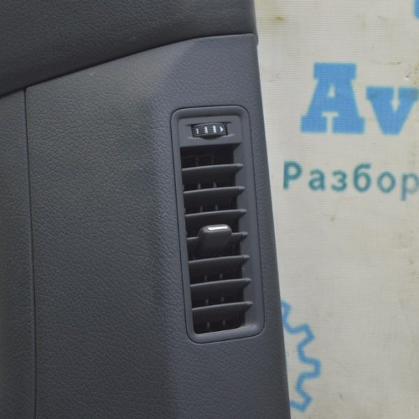 Дефлектор воздуховода центр стойки правый Audi A8 D3 03-09 черн 4E0819704C 6PS