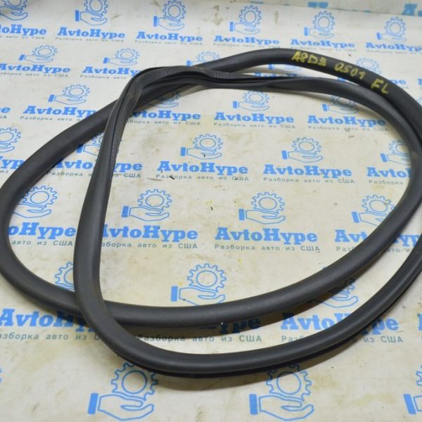 Уплотнитель дверного проема перед лев Audi A8 D3 03-09 4E0831721F