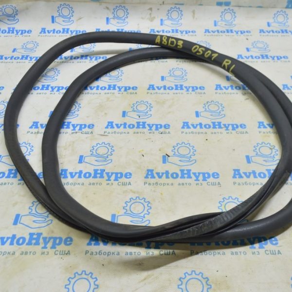 Уплотнитель дверного проема зад лев Audi A8 D3 03-09 4E4833721C