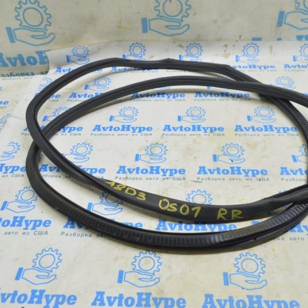 Уплотнитель дверного проема зад прав Audi A8 D3 03-09 4E4833721C