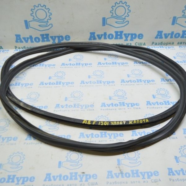 Уплотнитель капота Audi A8 D4 10-17 4h0823731e