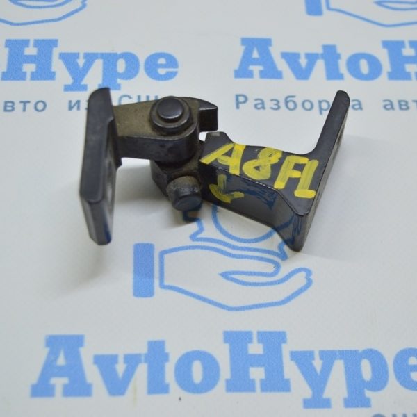 Петля двери нижняя перед лев Audi A8 D4 10-17 4H0831401