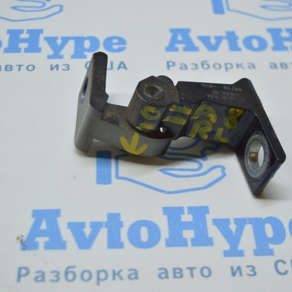 Петля двери нижняя зад лев Audi A8 D4 10-17 4H0831401