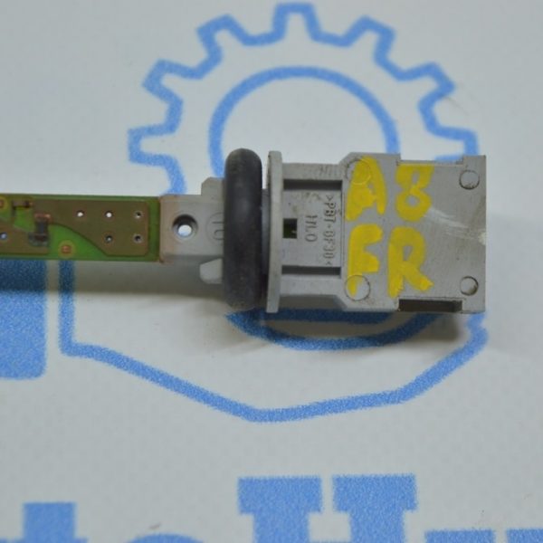 Датчик температуры воздуха в салоне 2 Audi A8 D4 10-17 1K0907543E