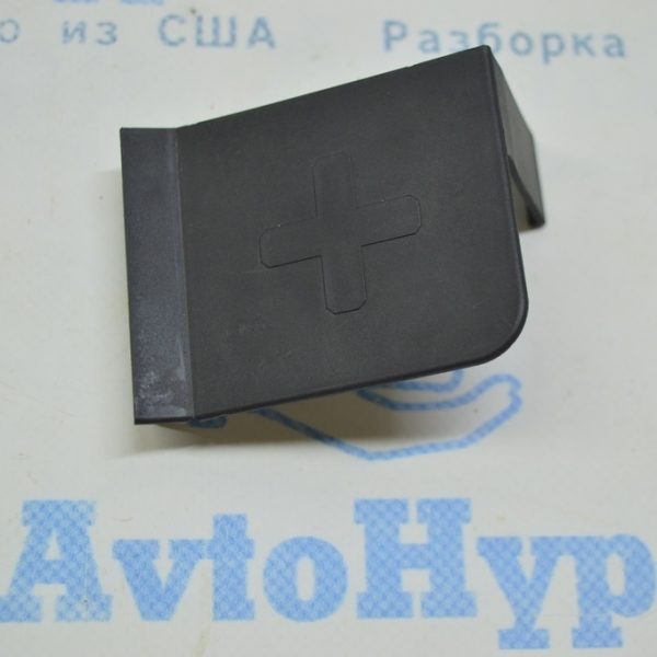 Крышка плюсовой + клеммы A8 D4 10-17 8K0915429C